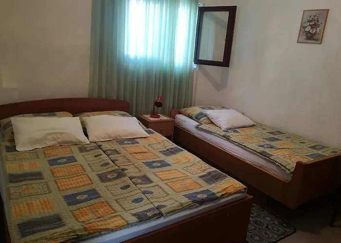 Queen Beach Sabunike - Green Street I Nin